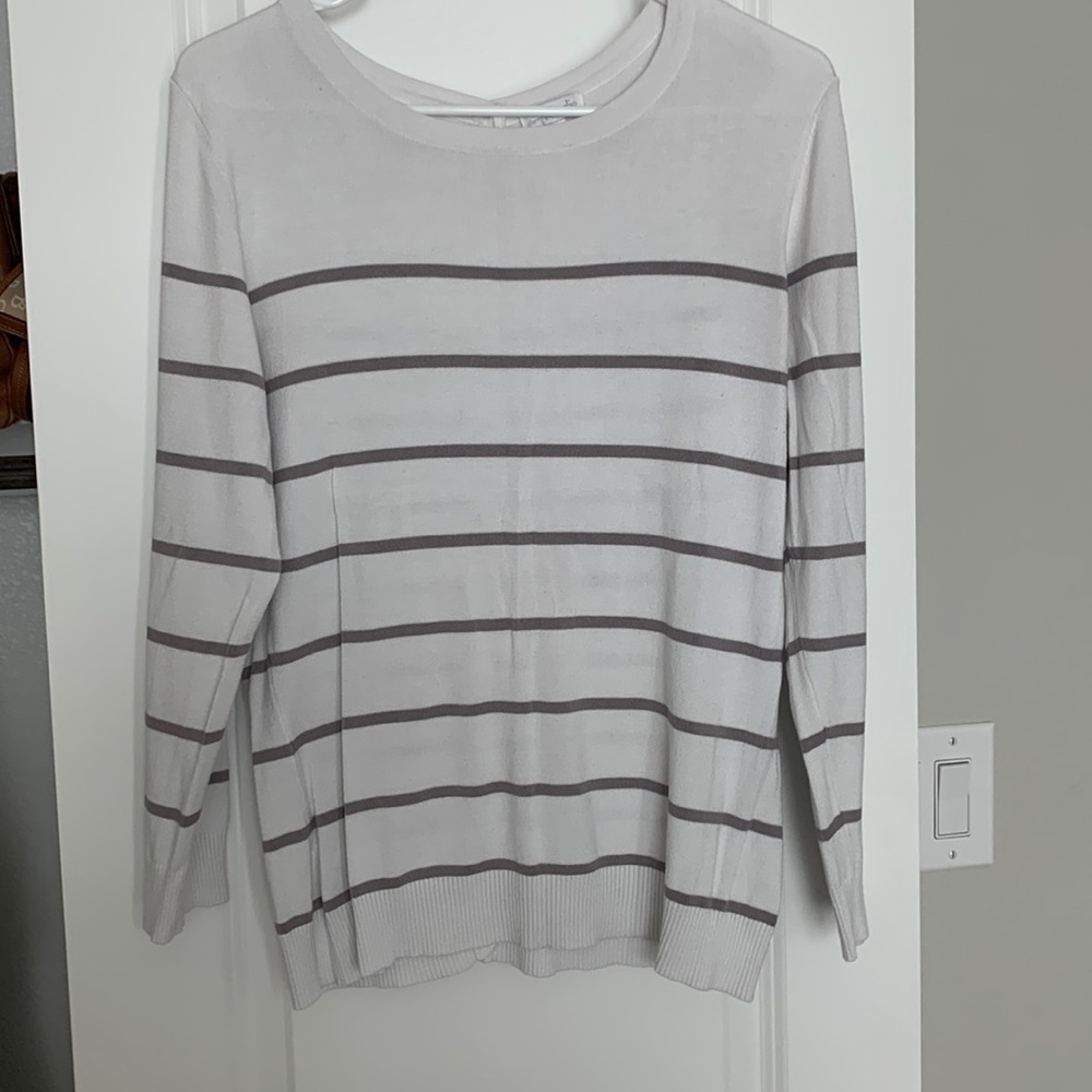 Lightweight sweater